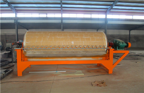 滾筒磁選機(jī)，滾筒磁選機(jī)踐行節(jié)能環(huán)保生產(chǎn)_滾筒磁選機(jī)踐行節(jié)能環(huán)保生產(chǎn)磁場(chǎng)一般為多少_磁塊如何排列