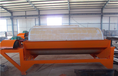 干粉磁選機(jī)，關(guān)注行業(yè)生產(chǎn)，干粉磁選機(jī)更適合市場(chǎng)使用，關(guān)注行業(yè)生產(chǎn)，干粉磁選機(jī)更適合市場(chǎng)使用磁場(chǎng)一般為多少_磁塊如何排列