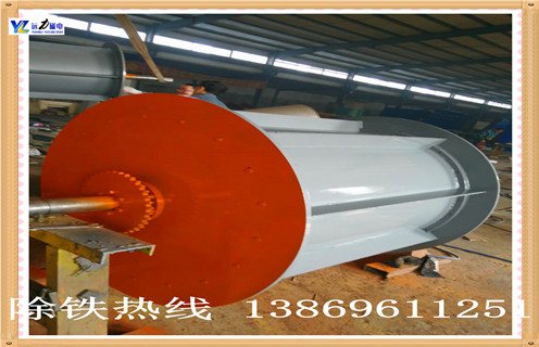 全磁　遠(yuǎn)力磁電生產(chǎn)的全磁滾筒通常安裝在輸送帶端頭上，使用環(huán)境更適用于大批量的礦石，谷物，沙子，砂礫，塑料，木材，碎玻璃，廢料等干性物料中的跟大含量的鐵屑，鐵片，鐵塊或者其他鐵磁性物料自動(dòng)分離。